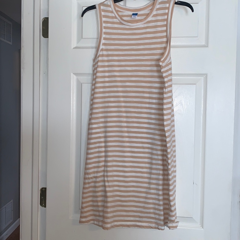 Woman’s medium Old Navy sleeveless vintage a-line dress